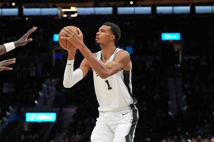 名嘴夏普：文班&恩比德太沉迷于投三分 NBA内线只有约基奇不这样